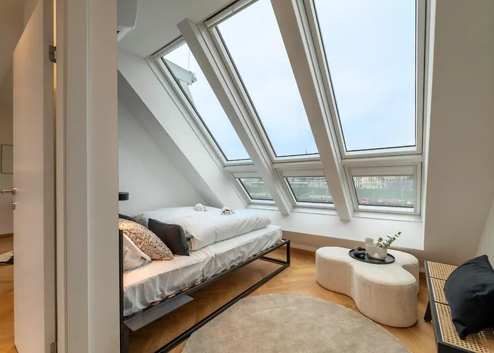 Josef's I Penthouse I Balcony & Views Апартаменты *
